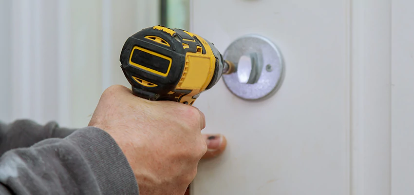 Street Locksmith For Smart Lock Repair in Naperville, IL